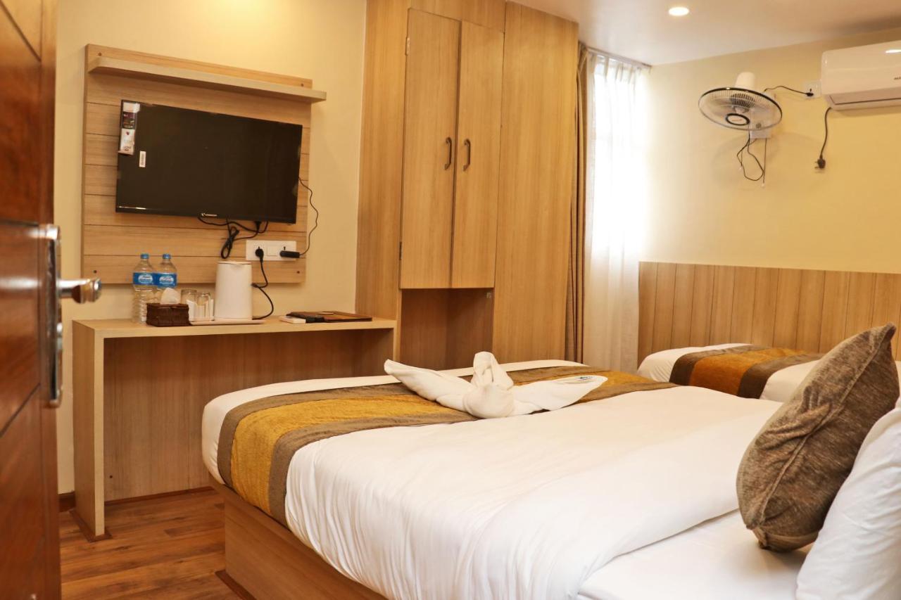 Hotel Airport Gurkha Kathmandu Bagian luar foto